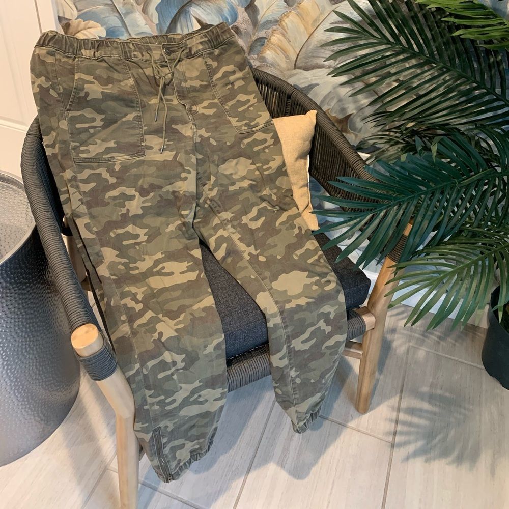 American Eagle Next Level Stretch Camouflage Jogger Pant